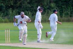 Dan-Murphy-sets-off-for-a-run