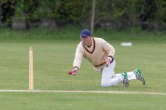 Nick-Moorman-attempts-a-run-out